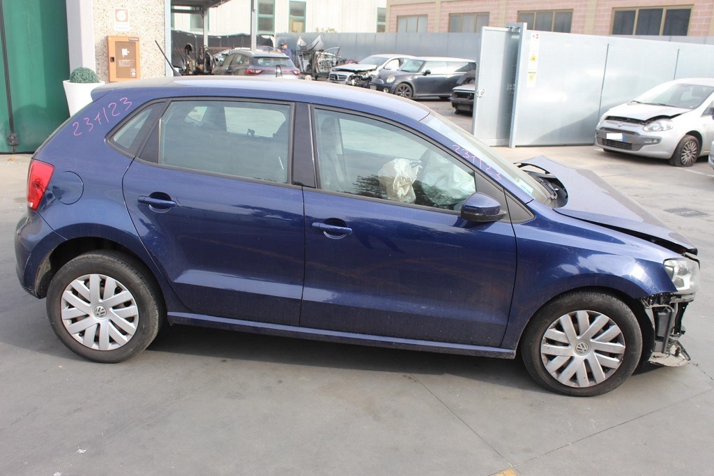 VOLKSWAGEN POLO 1.6 D 66KW 5M 5P (2009) RICAMBI IN MAGAZZINO