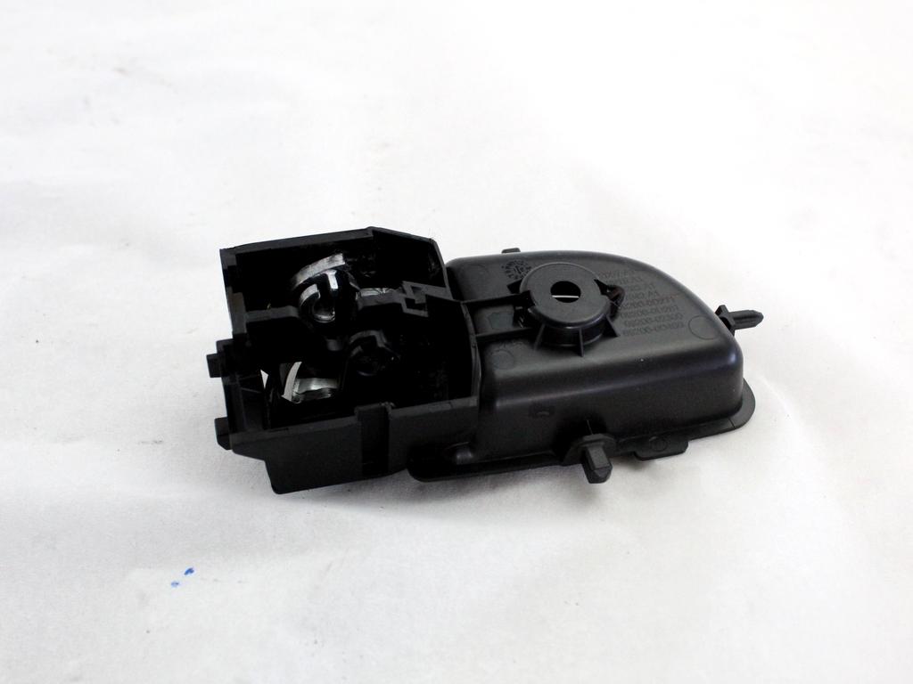 69206-0D271 MANIGLIA INTERNA PORTA ANTERIORE SINISTRA TOYOTA YARIS P13 1.5 I 55KW AUT 5P (2017) RICAMBIO USATO