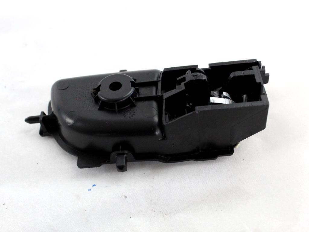 69206-0D271 MANIGLIA INTERNA PORTA POSTERIORE SINISTRA TOYOTA YARIS P13 1.5 I 55KW AUT 5P (2017) RICAMBIO USATO