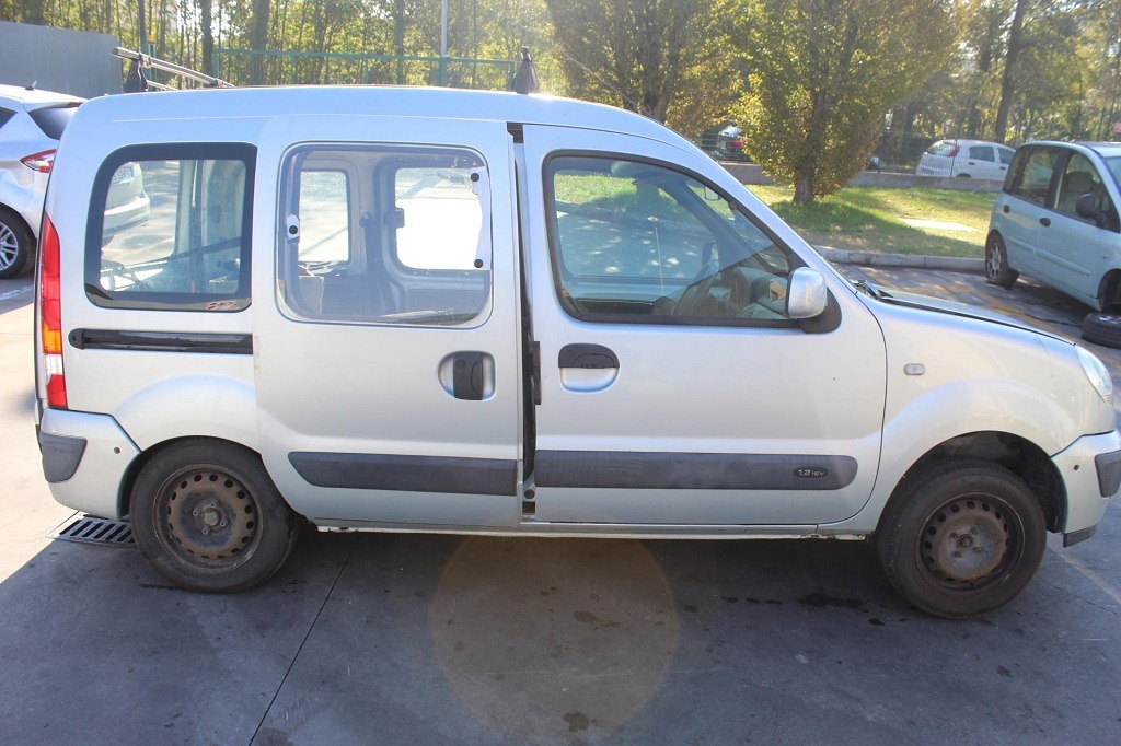 RENAULT KANGOO 1.2 B 55KW 5M 5P (2006) RICAMBI USATI AUTO IN PIAZZALE 