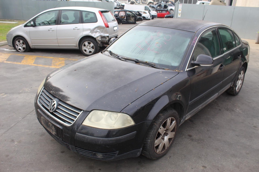 VOLKSWAGEN PASSAT 1.9 D 96KW 5M 5P (2004) RICAMBI IN MAGAZZINO