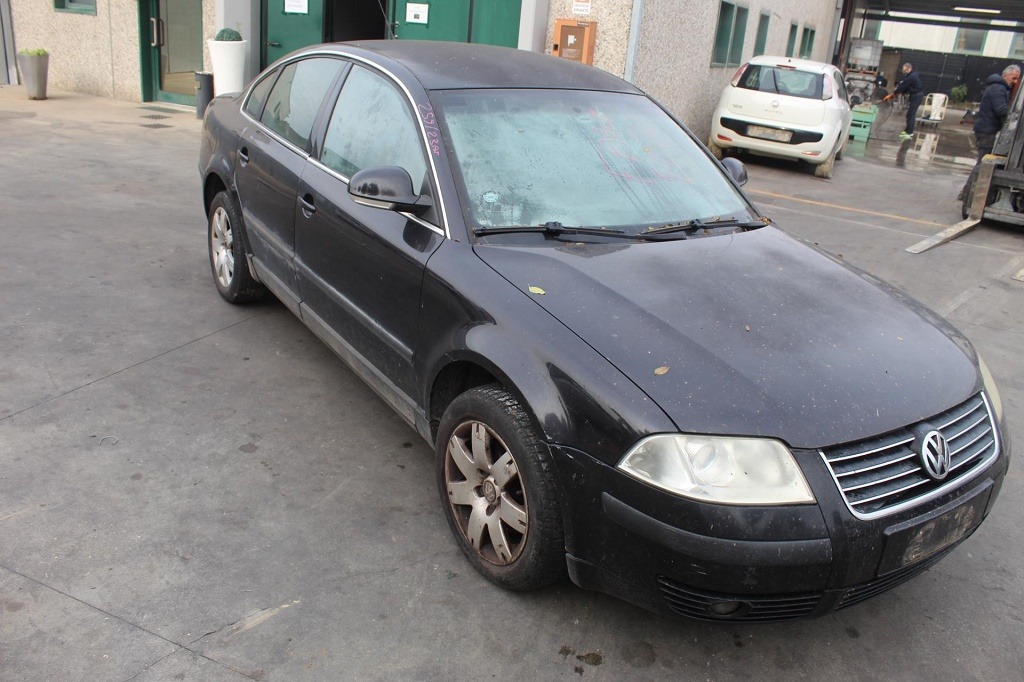 VOLKSWAGEN PASSAT 1.9 D 96KW 5M 5P (2004) RICAMBI IN MAGAZZINO