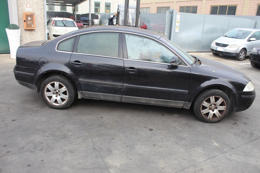 VOLKSWAGEN PASSAT 1.9 D 96KW 5M 5P (2004) RICAMBI IN MAGAZZINO