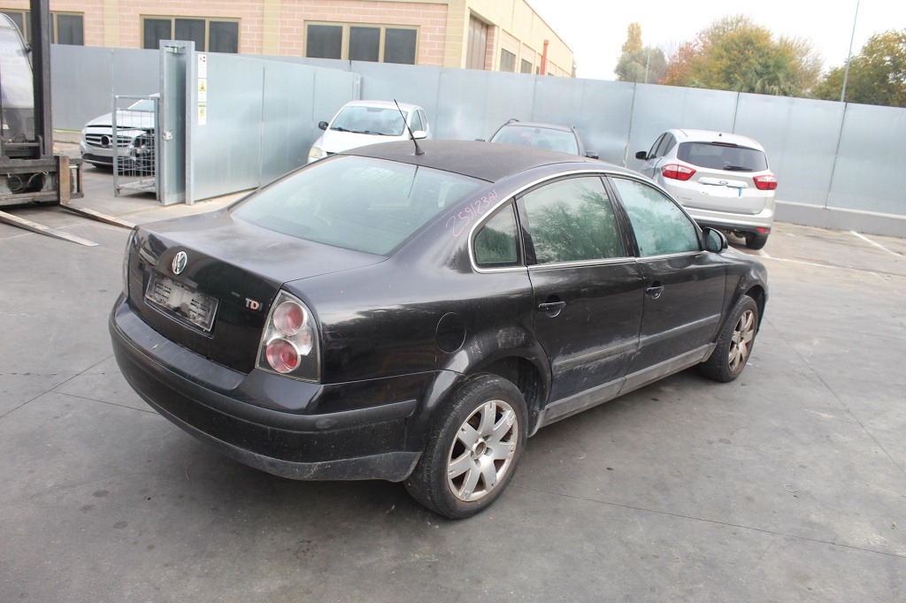 VOLKSWAGEN PASSAT 1.9 D 96KW 5M 5P (2004) RICAMBI IN MAGAZZINO