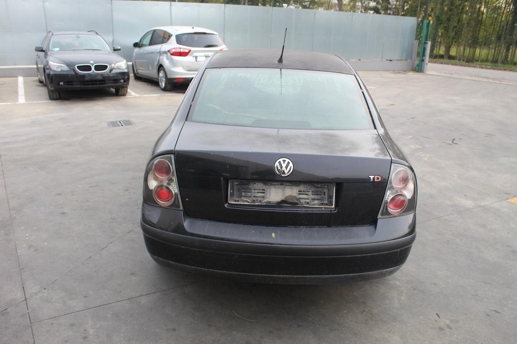 VOLKSWAGEN PASSAT 1.9 D 96KW 5M 5P (2004) RICAMBI IN MAGAZZINO