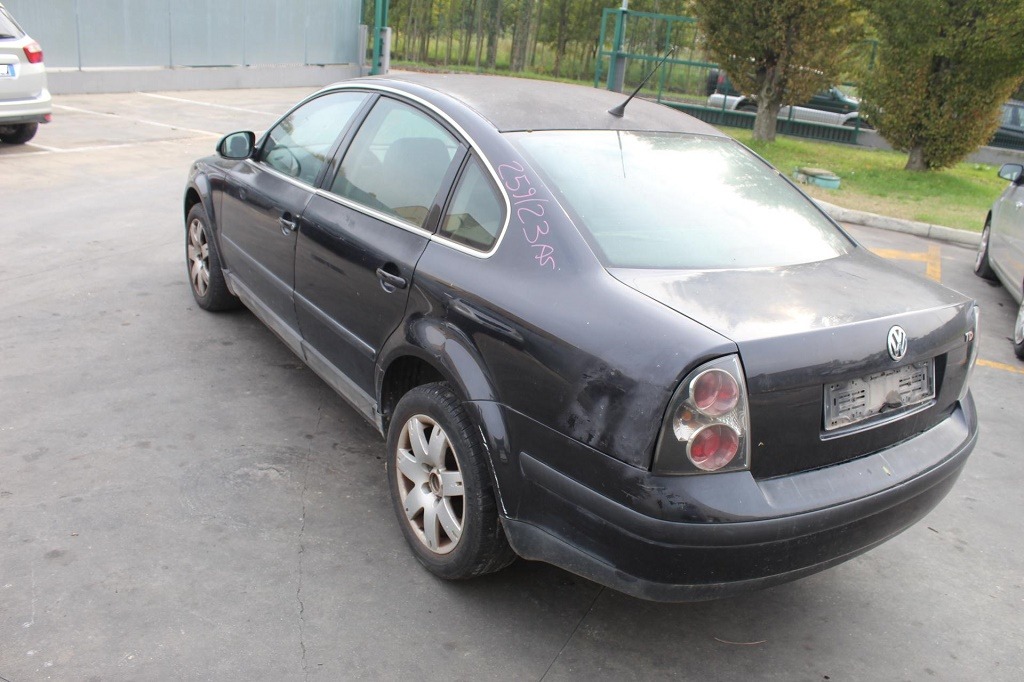 VOLKSWAGEN PASSAT 1.9 D 96KW 5M 5P (2004) RICAMBI IN MAGAZZINO