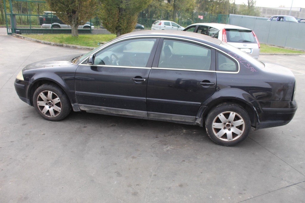 VOLKSWAGEN PASSAT 1.9 D 96KW 5M 5P (2004) RICAMBI IN MAGAZZINO