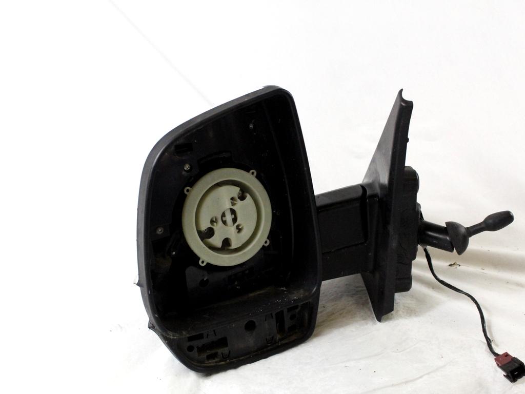 735668178 SPECCHIETTO RETROVISORE ESTERNO SINISTRO REGOLAZIONE MANUALE CONNETTORE 2 PIN FIAT DOBLO 1.3 D 66KW 5M 2P (2011) RICAMBIO USATO SENZA VETRO SPECCHIO, FRECCIA INDICATORE DI DIREZIONE DANNEGGIATA