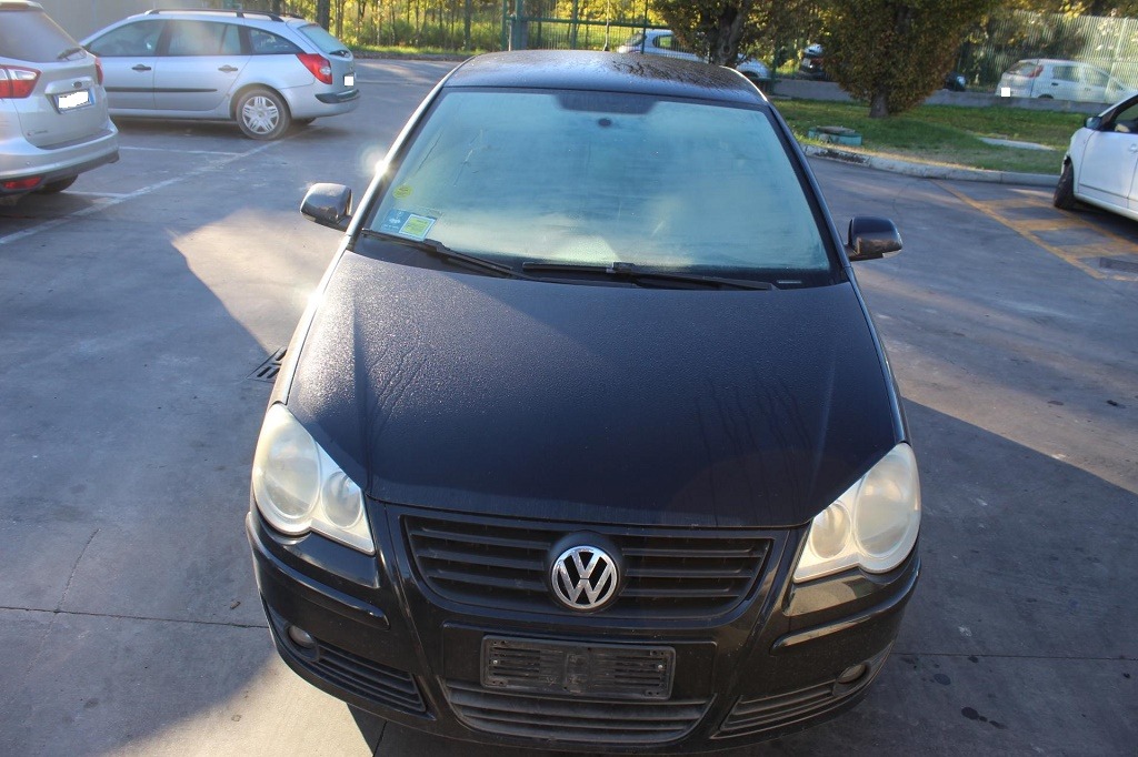 VOLKSWAGEN POLO 1.4 D 51KW 5M 5P (2007) RICAMBI USATI AUTO IN PIAZZALE 