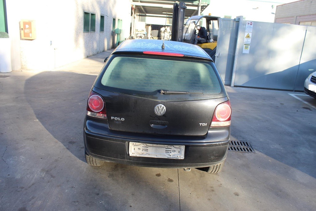 VOLKSWAGEN POLO 1.4 D 51KW 5M 5P (2007) RICAMBI USATI AUTO IN PIAZZALE 