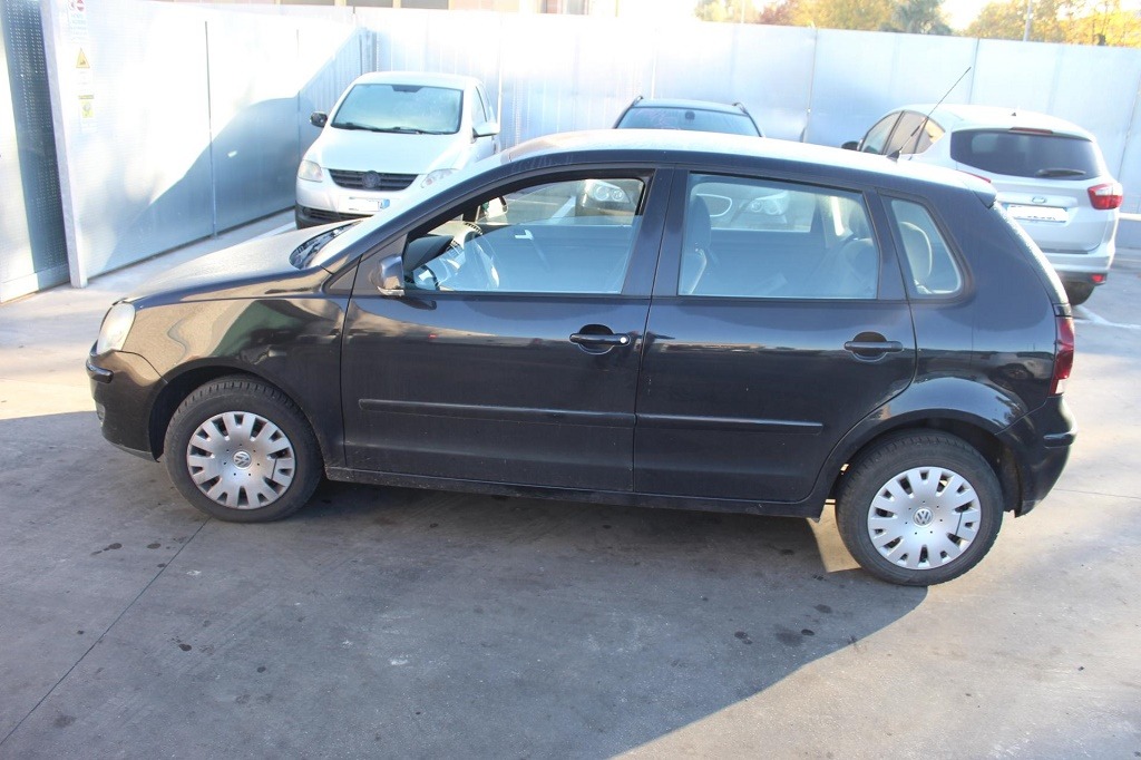 VOLKSWAGEN POLO 1.4 D 51KW 5M 5P (2007) RICAMBI USATI AUTO IN PIAZZALE 