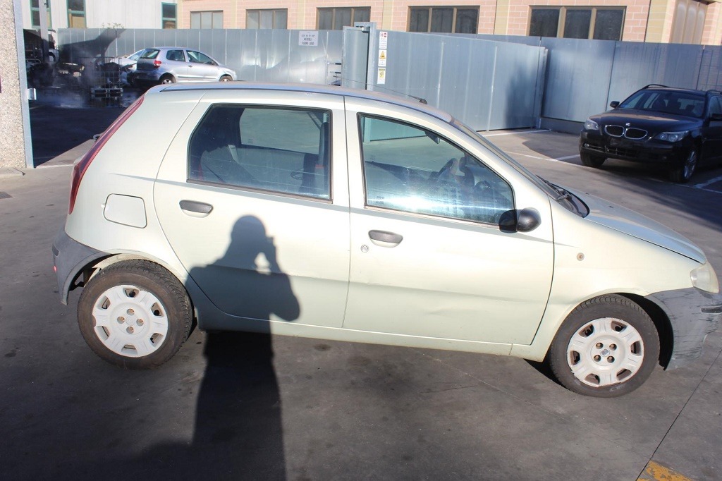 FIAT PUNTO 1.2 B 44KW 5M 5P (2005) RICAMBI USATI AUTO IN PIAZZALE 