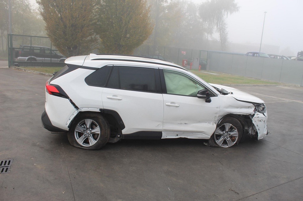 TOYOTA RAV 4 2.5 I 131KW AUT 5P (2022) RICAMBI IN MAGAZZINO TELAIO IN PIAZZALE SENZA FOTO 