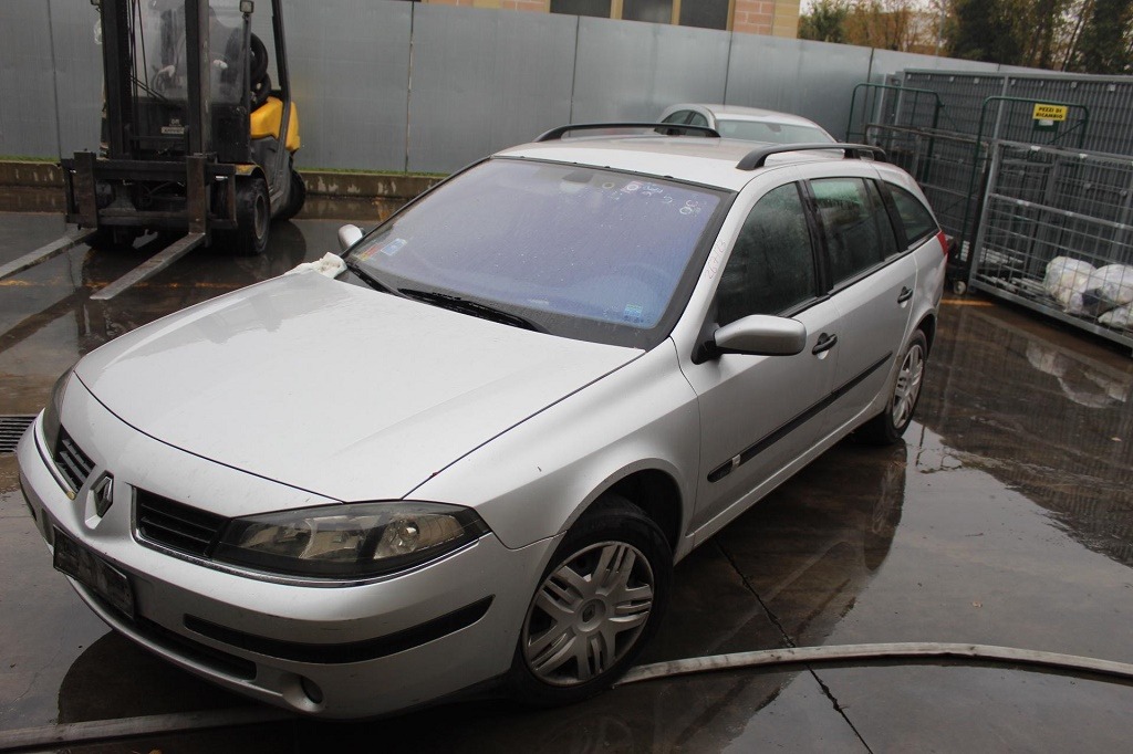 RENAULT LAGUNA SW 1.9 D 81KW 6M 5P (2005) RICAMBI USATI AUTO IN PIAZZALE 