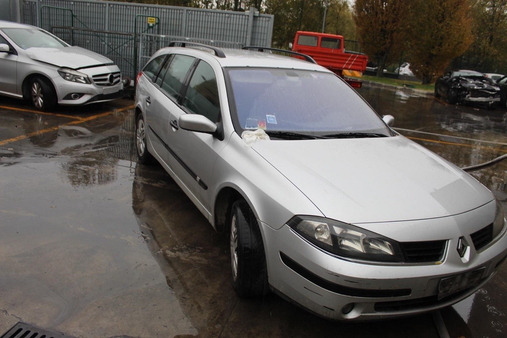 RENAULT LAGUNA SW 1.9 D 81KW 6M 5P (2005) RICAMBI USATI AUTO IN PIAZZALE 