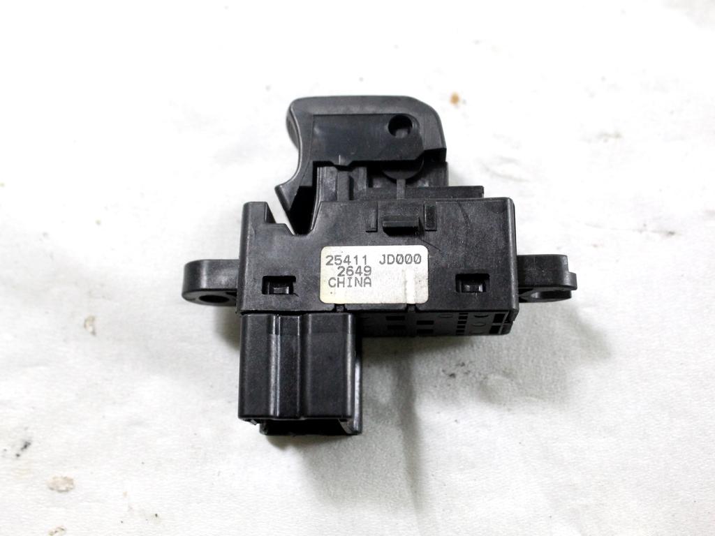 25411JD000 COMANDO INTERRUTTORE ALZA-VETRO ALZA-CRISTALLO PORTA POSTERIORE NISSAN QASHQAI +2 2.0 D 4X4 110KW AUT 5P (2010) RICAMBIO USATO 