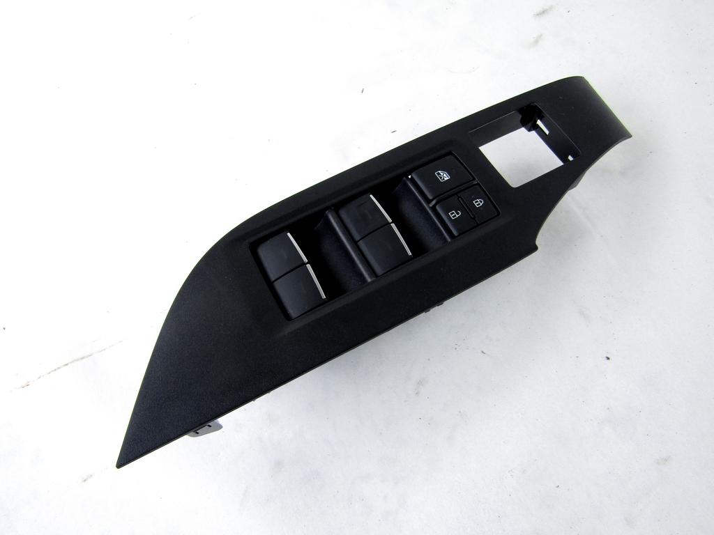 84040-42080 GRUPPO DI COMANDO ALZA-VETRI ALZA-CRISTALLI PORTA ANTERIORE SINISTRA TOYOTA RAV 4 2.5 I 131KW AUT 5P (2022) RICAMBIO USATO CON BLOCCO ALZA-VETRI ALZA-CRISTALLI 74232-42220