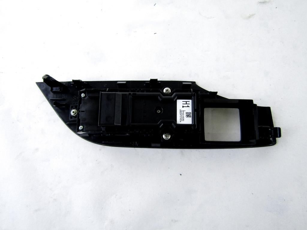 84040-42080 GRUPPO DI COMANDO ALZA-VETRI ALZA-CRISTALLI PORTA ANTERIORE SINISTRA TOYOTA RAV 4 2.5 I 131KW AUT 5P (2022) RICAMBIO USATO CON BLOCCO ALZA-VETRI ALZA-CRISTALLI 74232-42220