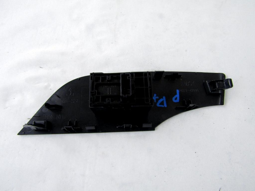 8481012120 COMANDO INTERRUTTORE ALZA-VETRO ALZA-CRISTALLO PORTA POSTERIORE DESTRA TOYOTA RAV 4 2.5 I 131KW AUT 5P (2022) RICAMBIO USATO 74271-42110