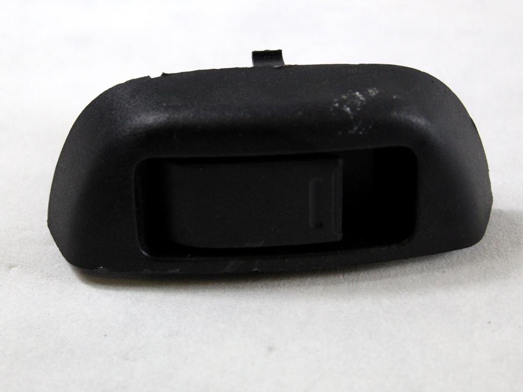 84810-0H010 COMANDO INTERRUTTORE ALZA-VETRO ALZA-CRISTALLO PORTA ANTERIORE DESTRA CITROEN C1 1.0 B 50KW 5M 5P (2012) RICAMBIO USATO