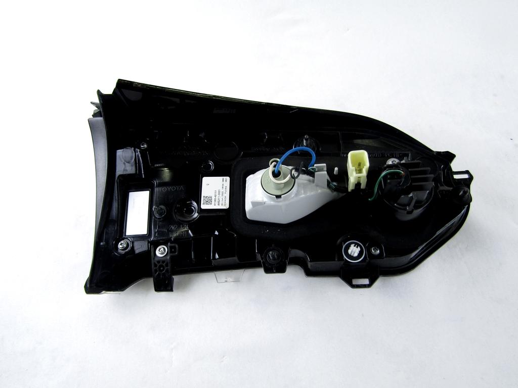 81580-42151 FARO FANALE POSTERIORE DESTRO PARTE INTERNA TOYOTA RAV 4 2.5 I 131KW AUT 5P (2022) RICAMBIO USATO