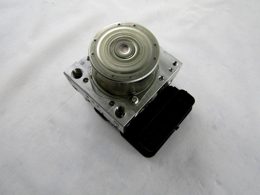 44510-42220 CENTRALINA POMPA AGGREGATO ABS TOYOTA RAV 4 2.5 I 131KW AUT 5P (2022) RICAMBIO USATO 89541-42B60