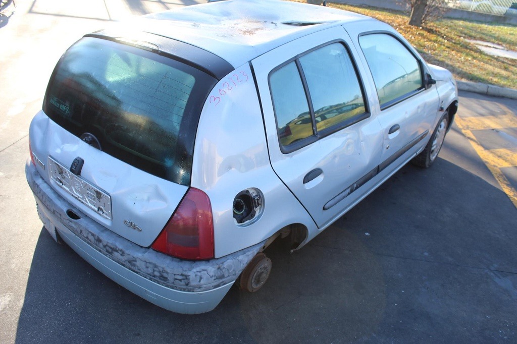 RENAULT CLIO 1.2 B 43KW 5M 5P (2001) RICAMBI USATI AUTO IN PIAZZALE 