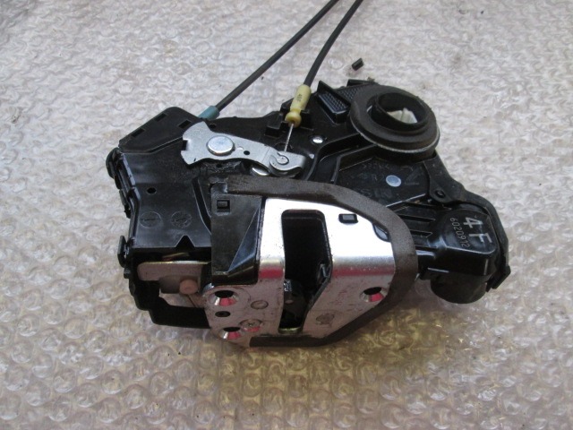 CENTRALNI ZAKLEP SPREDNJIH VRAT  OEM N. 6903042220 ORIGINAL REZERVNI DEL TOYOTA RAV 4 A3 MK3 (2006 - 03/2009) DIESEL LETNIK 2006