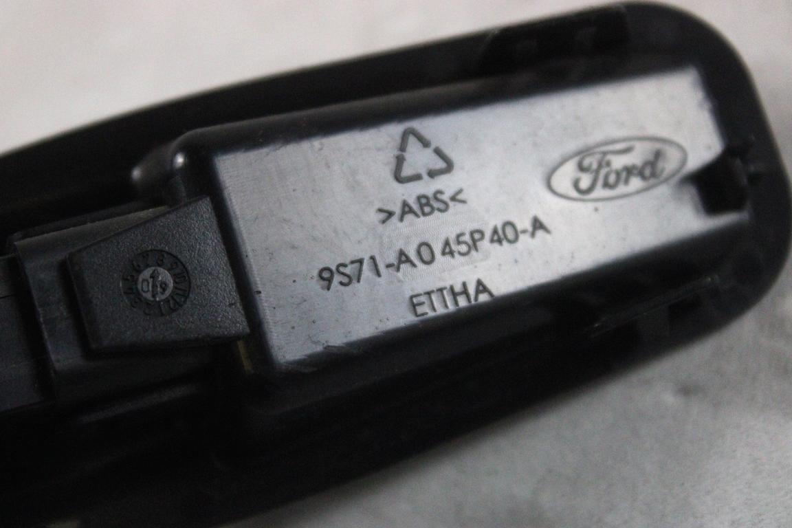 8M2T-19A164-BA PORTA INGRESSO USB FORD MONDEO SW 2.0 D 103KW 6M 5P (2010) RICAMBIO USATO 9S71-A045P40-A