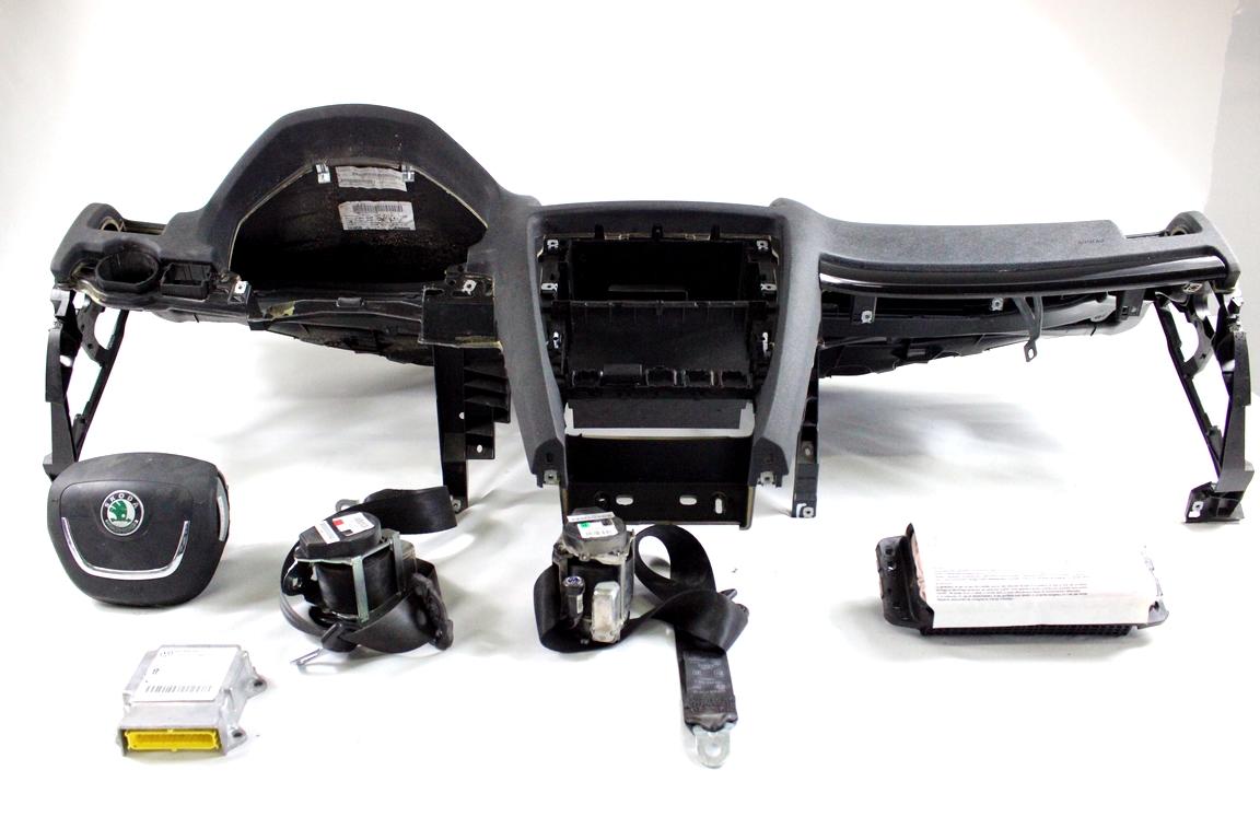 1K0909605T KIT AIRBAG SKODA OCTAVIA VRS SW 2.0 D 125KW AUT 5P (2013) RICAMBIO USATO CON PRETENSIONATORI CINTURE DI SICUREZZA, CENTRALINA AIRBAG, AIRBAG VOLANTE GUIDATORE, AIRBAG PASSEGGERO, CRUSCOTTO 1Z0880201ARTDZ 5L0880208