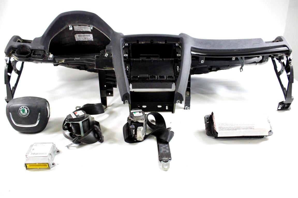 1K0909605T KIT AIRBAG SKODA OCTAVIA VRS SW 2.0 D 125KW AUT 5P (2013) RICAMBIO USATO CON PRETENSIONATORI CINTURE DI SICUREZZA, CENTRALINA AIRBAG, AIRBAG VOLANTE GUIDATORE, AIRBAG PASSEGGERO, CRUSCOTTO 1Z0880201ARTDZ 5L0880208