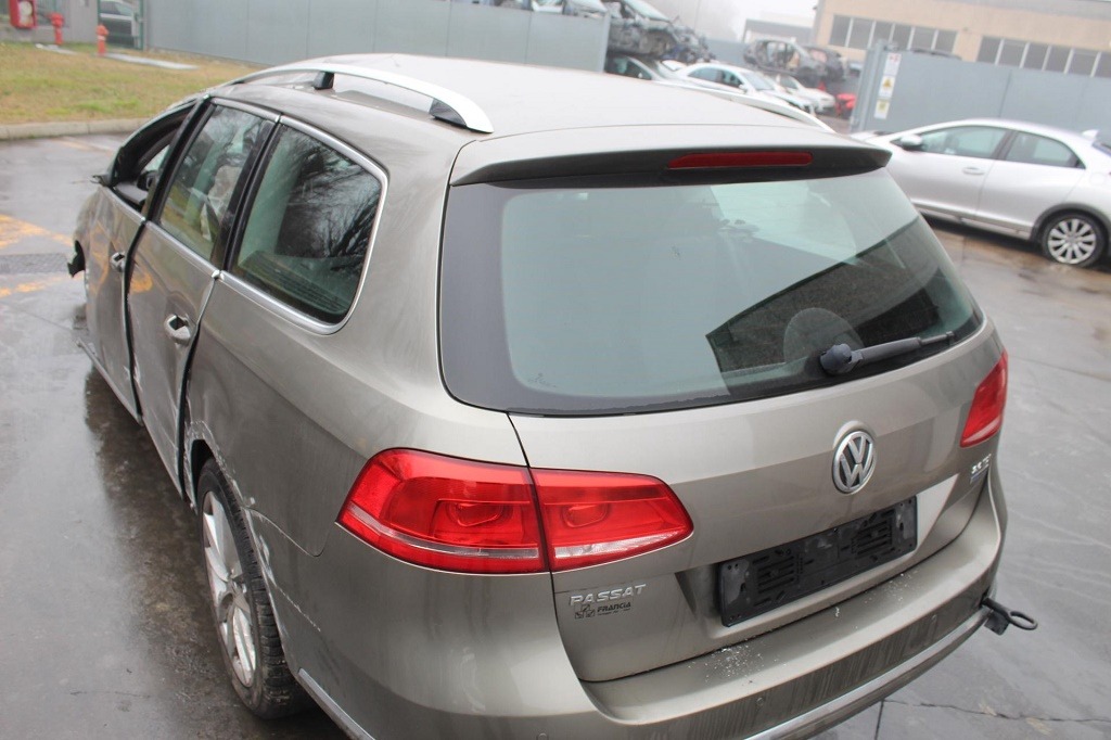 VOLKSWAGEN PASSAT SW 2.0 D 103KW AUT 5P (2012) RICAMBI IN MAGAZZINO