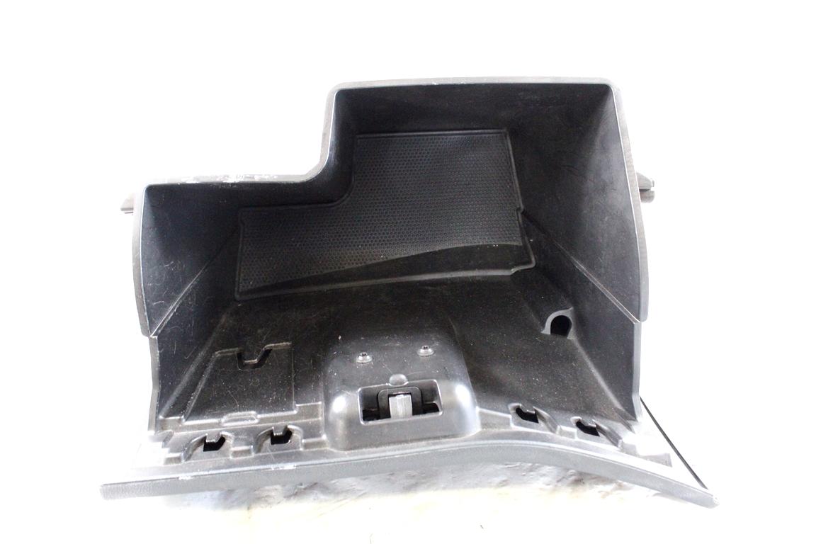 8A61-A06010-AHW CASSETTO PORTAOGGETTI CRUSCOTTO LATO DESTRO FORD FIESTA 1.4 G 71KW 5M 5P (2010) RICAMBIO USATO