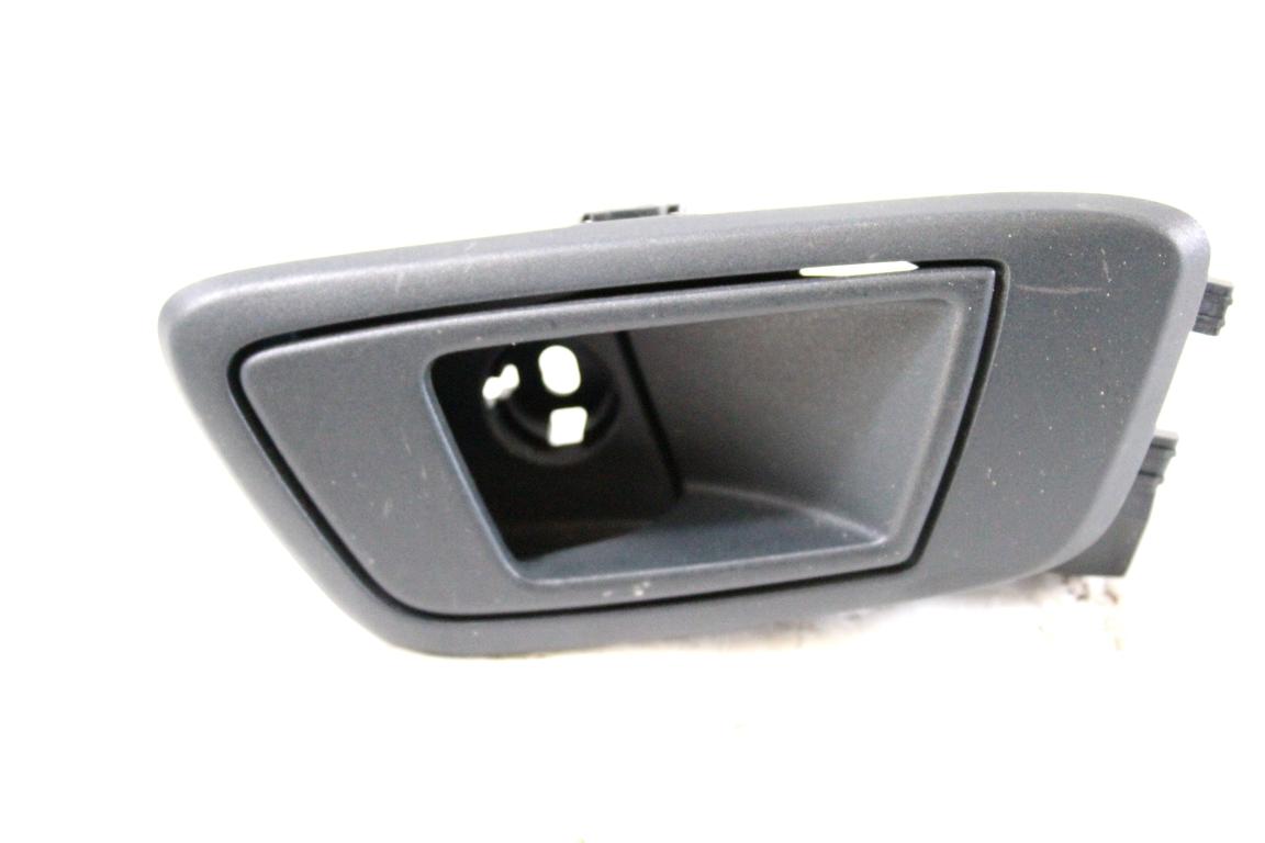 8A61-A22600-CEW MANIGLIA INTERNA PORTA POSTERIORE DESTRA FORD FIESTA 1.4 G 71KW 5M 5P (2010) RICAMBIO USATO