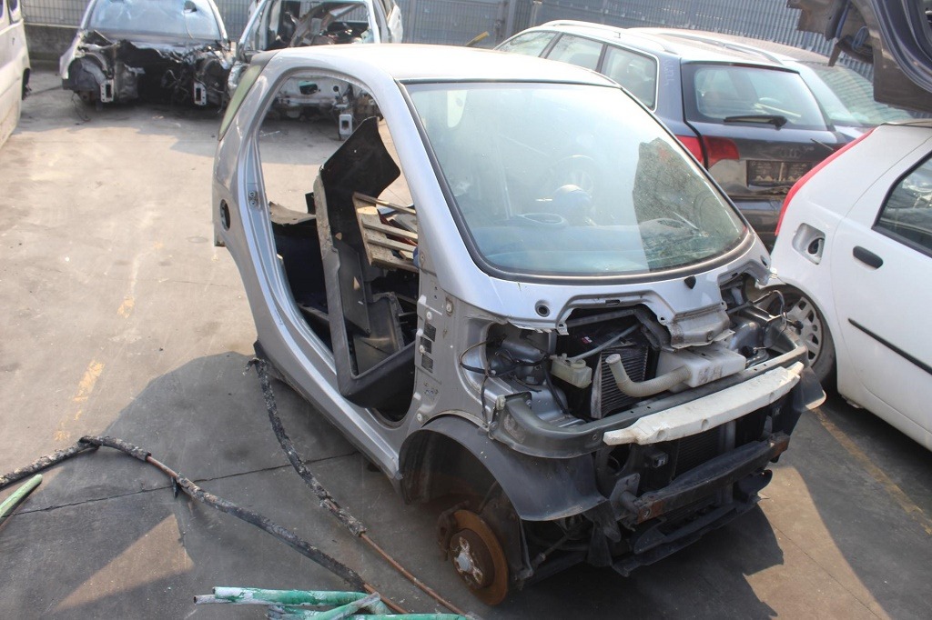 SMART FORTWO W450 0.6 B 40KW AUT 3P (2000) RICAMBI USATI AUTO IN PIAZZALE 