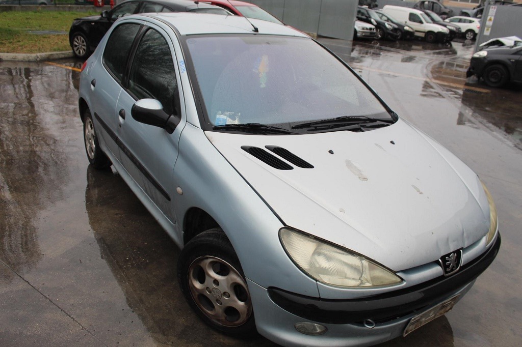 PEUGEOT 206 1.4 B 55KW 5M 5P (2003) RICAMBI USATI AUTO IN PIAZZALE 