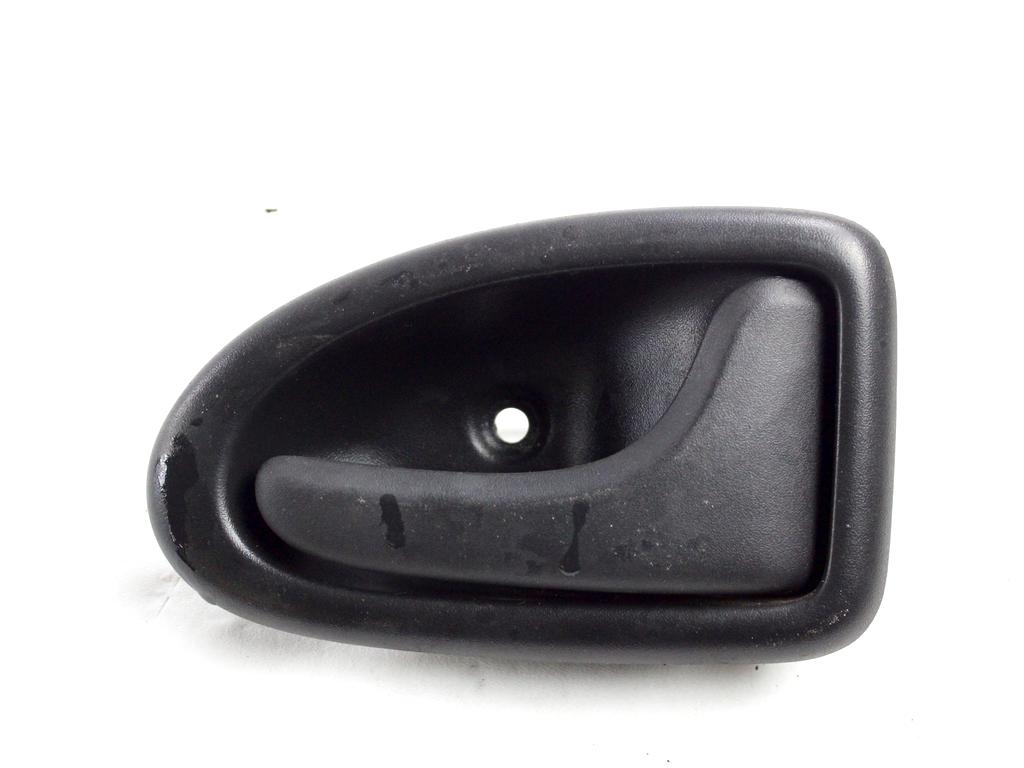 8200028995 MANIGLIA INTERNA PORTA ANTERIORE DESTRA RENAULT TRAFIC 1.9 D 74KW 6M 5P (2004) RICAMBIO USATO