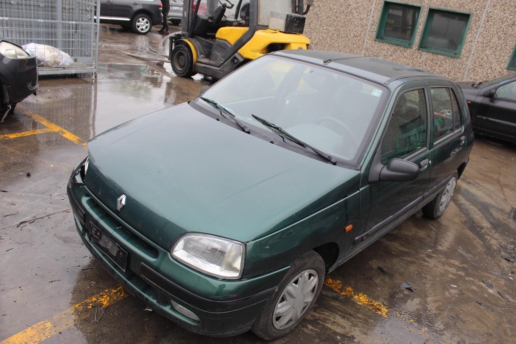 RENAULT CLIO 1.4 B 57KW 5M 5P (1996) RICAMBI USATI AUTO IN PIAZZALE 