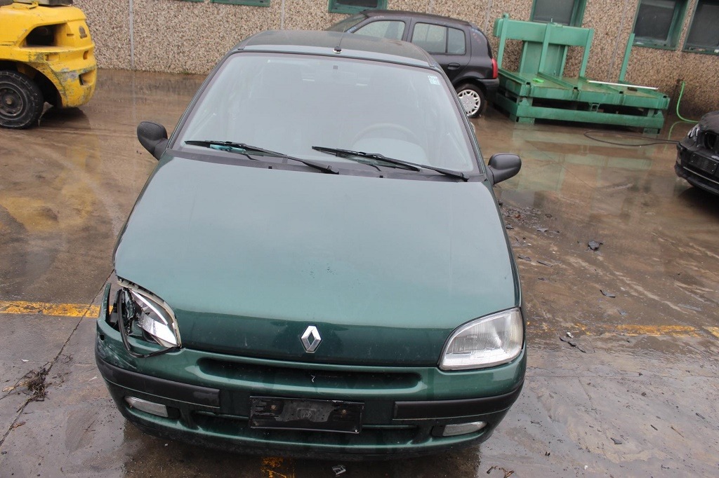 RENAULT CLIO 1.4 B 57KW 5M 5P (1996) RICAMBI USATI AUTO IN PIAZZALE 