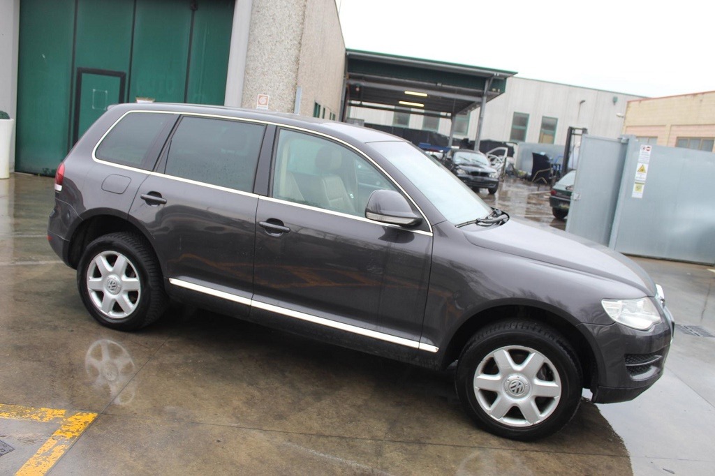 VOLKSWAGEN TOUAREG 3.0 D 4X4 165KW AUT 5P (2007) RICAMBI IN MAGAZZINO