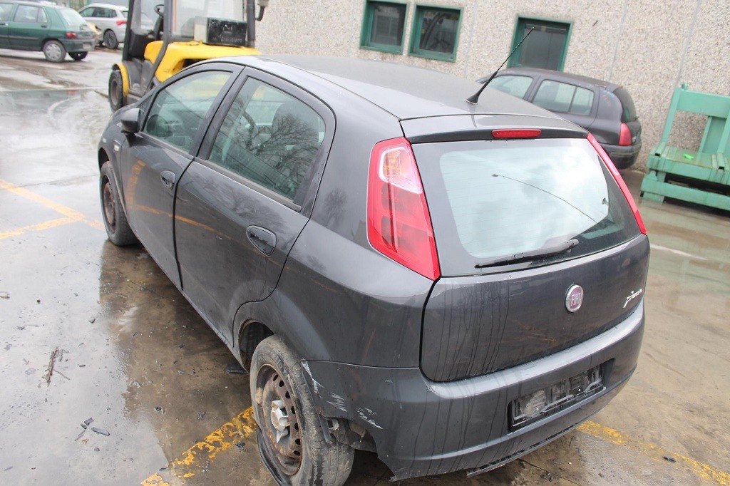 FIAT GRANDE PUNTO 1.2 B 48KW 5M 5P (2010) RICAMBI IN MAGAZZINO