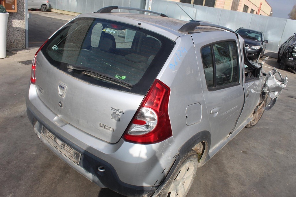 DACIA SANDERO STEPWAY 1.5 D 50KW 5M 5P (2010) RICAMBI USATI AUTO IN PIAZZALE 