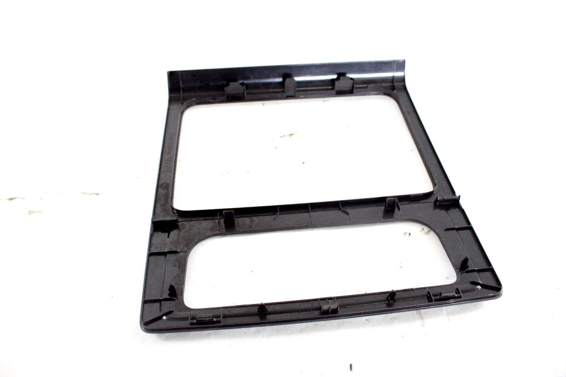 2K5858061A MASCHERINA RIVESTIMENTO CRUSCOTTO VOLKSWAGEN CADDY 2.0 M 80KW 5M 5P (2012) RICAMBIO USATO