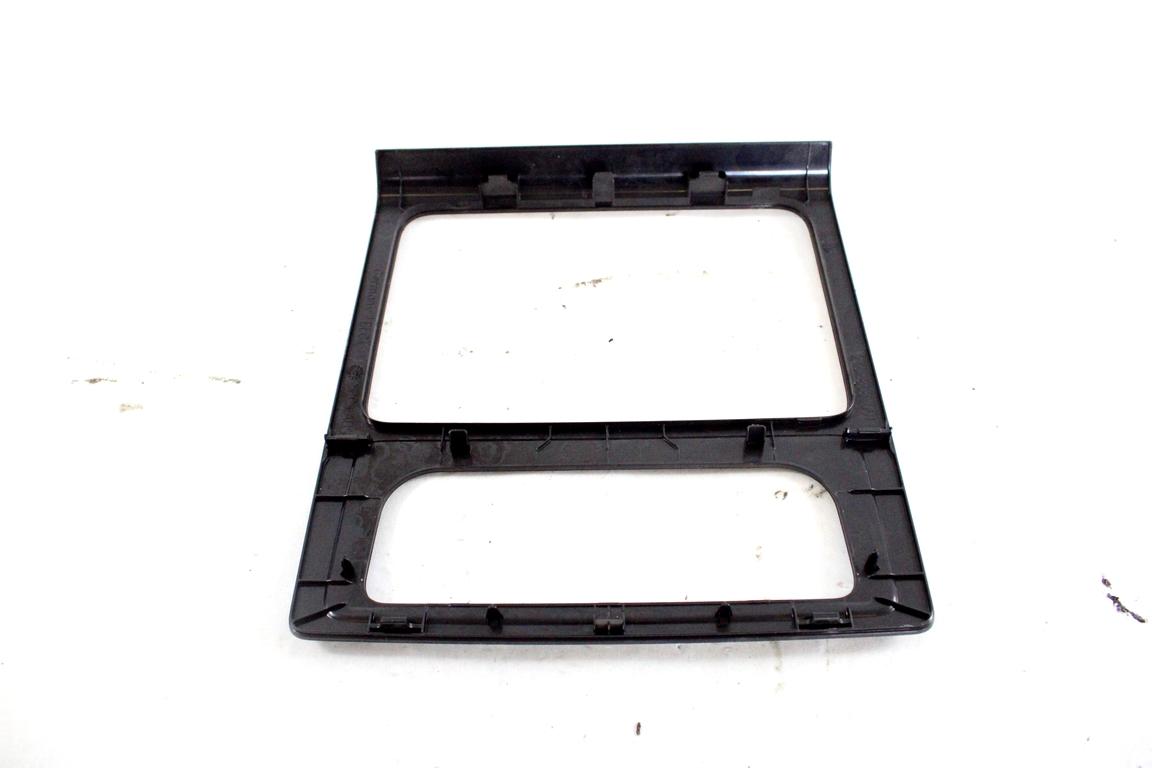 2K5858061A MASCHERINA RIVESTIMENTO CRUSCOTTO VOLKSWAGEN CADDY 2.0 M 80KW 5M 5P (2012) RICAMBIO USATO