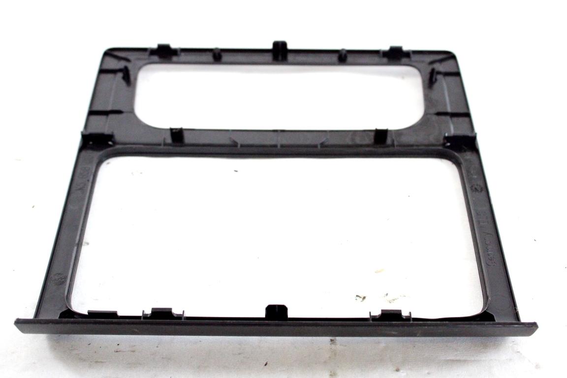 2K5858061A MASCHERINA RIVESTIMENTO CRUSCOTTO VOLKSWAGEN CADDY 2.0 M 80KW 5M 5P (2012) RICAMBIO USATO