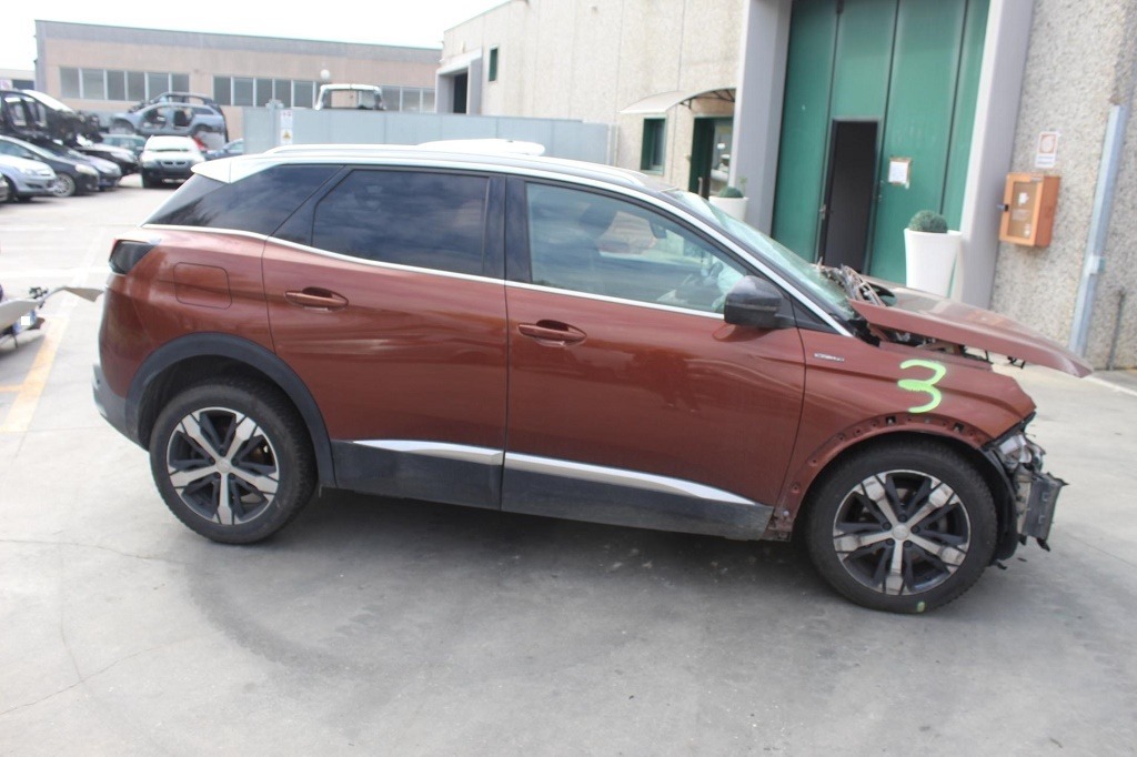 PEUGEOT 3008 1.6 D 110KW AUT 5P (2016) RICAMBI USATI AUTO IN PIAZZALE 