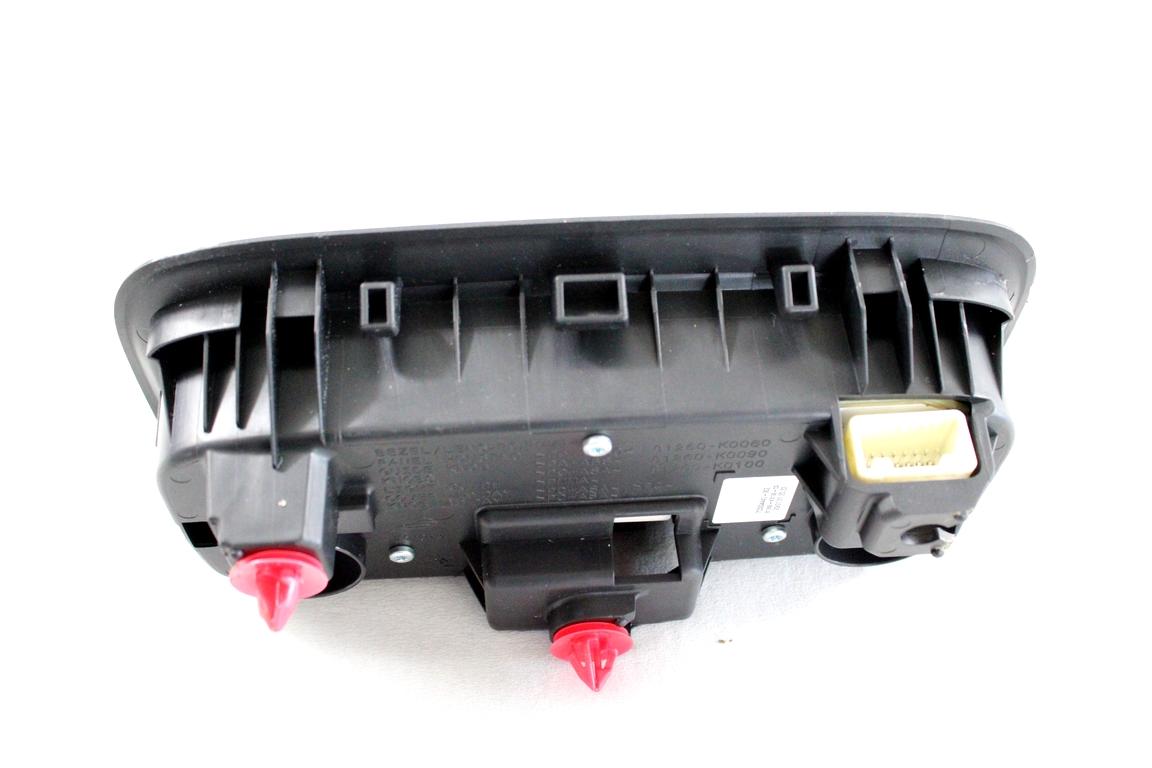 81260-K0060 PLAFONIERA LUCE INTERNA ABITACOLO TOYOTA YARIS P21 1.5 I 68KW AUT 5P (2021) RICAMBIO USATO