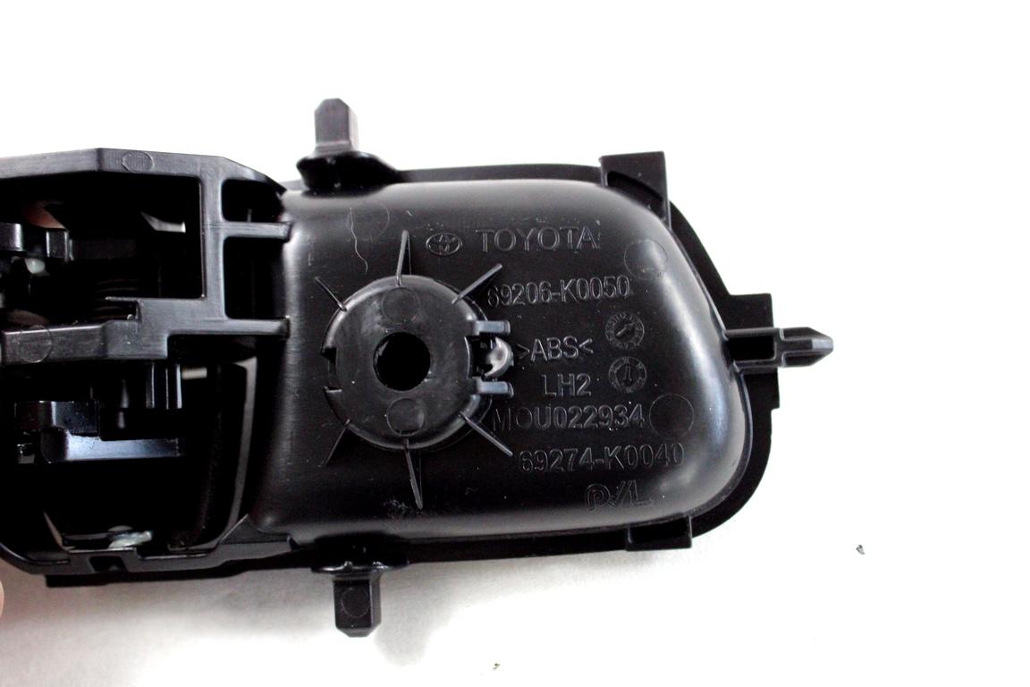 69206-K0050 MANIGLIA INTERNA PORTA POSTERIORE SINISTRA TOYOTA YARIS P21 1.5 I 68KW AUT 5P (2021) RICAMBIO USATO