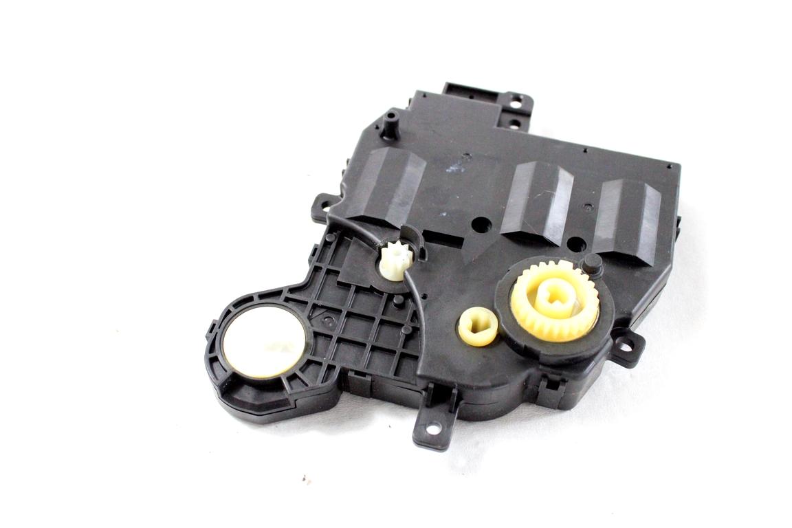 063800-9090 MOTORINO ATTUATORE SCATOLA RISCALDAMENTO TOYOTA YARIS P21 1.5 I 68KW AUT 5P (2021) RICAMBIO USATO