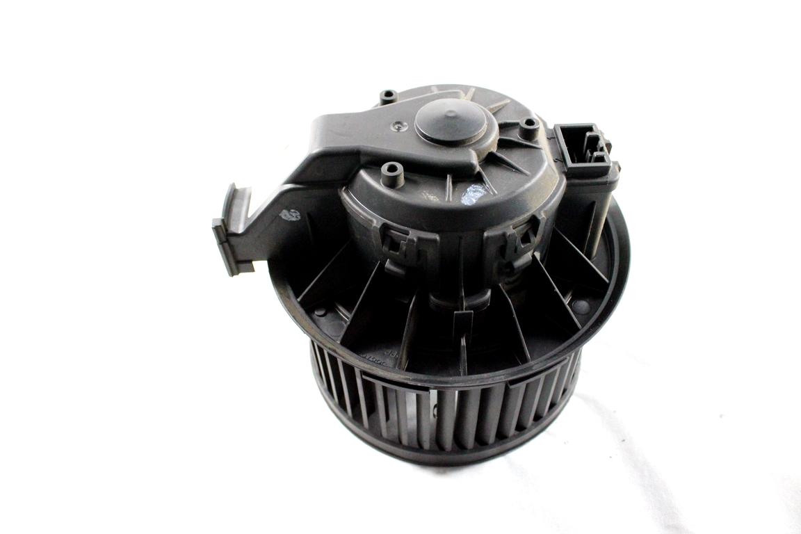 8E2H-18456-AB MOTORINO VENTOLA VENTILAZIONE ABITACOLO FORD FIESTA 1.4 D 51KW 5M 5P (2012) RICAMBIO USATO 0130115551